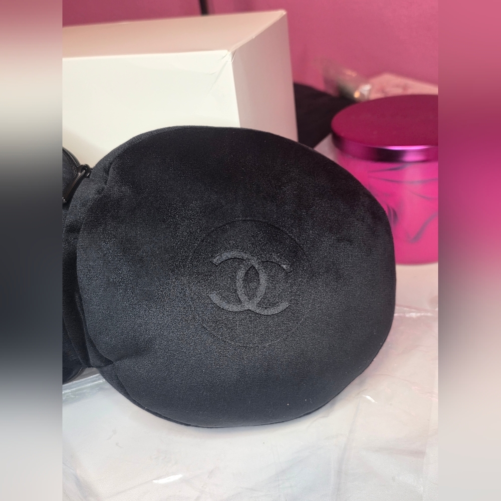 NEW Chanel Beauté CC Travel Eye Mask/Neck Pillow! - Picture 7 of 11